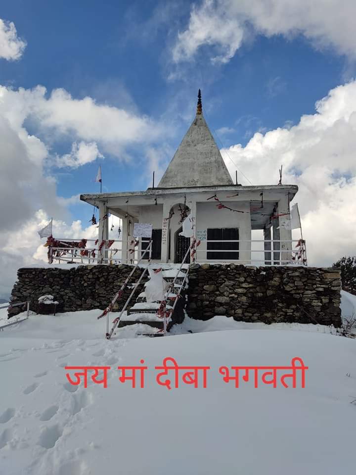 पहाड़ की सबसे ऊंची चोटी पर बना अनोखे चमत्कार के लिए विख्यात माँ रशुलांण दीबा मंदिर
