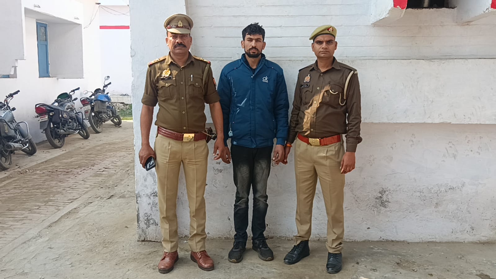 25 हजार का इनामी गिरफ्तार, बाइकें करता था चोरी
