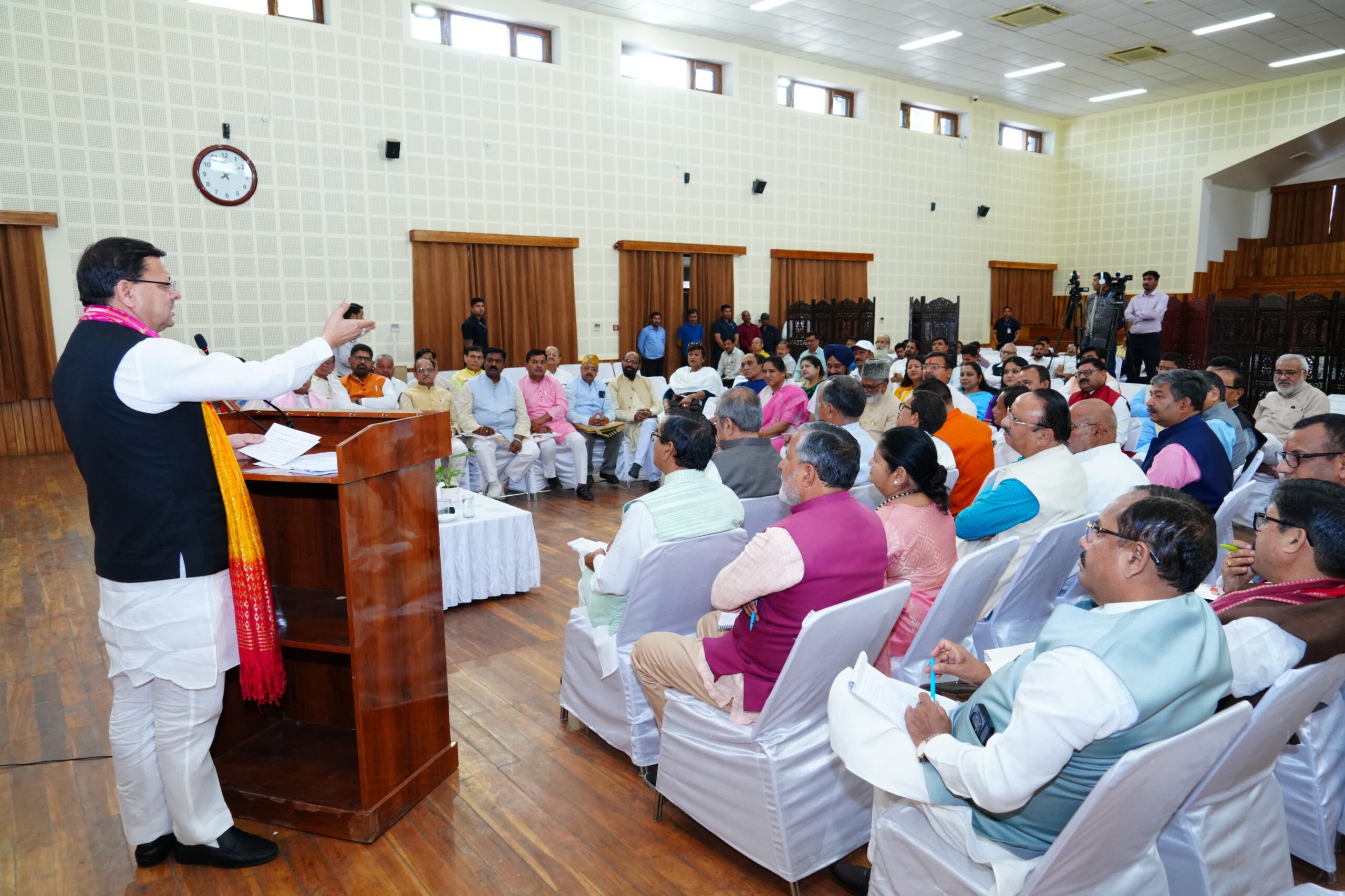 मुख्यमंत्री ने दायित्वधारियों संग संवाद कर जनसेवा में उत्कृष्टता का किया आह्वान