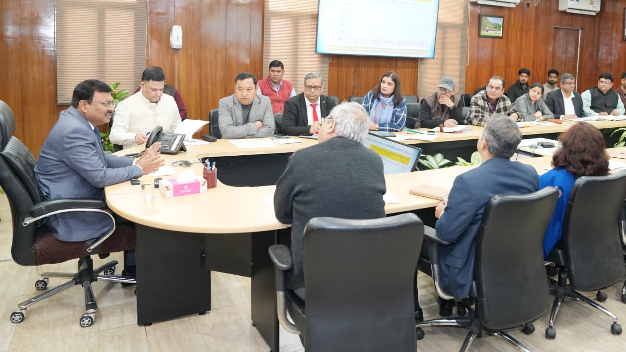 मुख्य सचिव ने पलायन रोकथाम व सीमांत क्षेत्रों में रोजगार योजनाओं को तेज़ी से लागू करने के दिए निर्देश