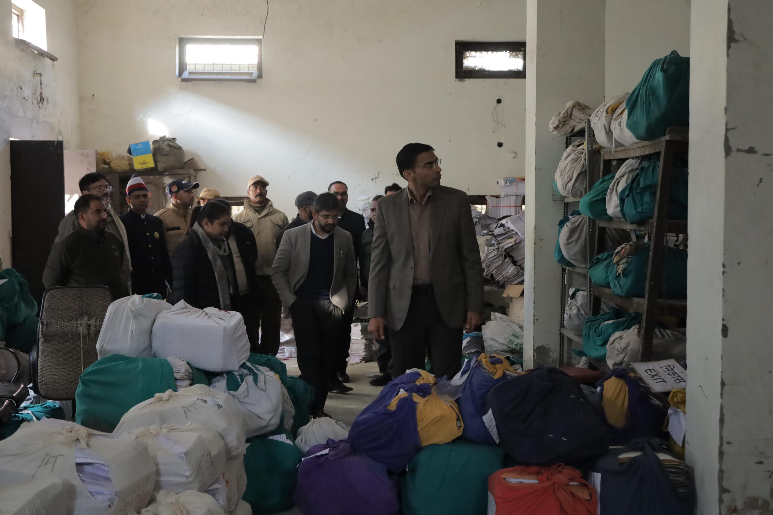 डीएम ने पकड़ा कूटरचित दस्तावेज से भूमि क्रय-विक्रय मामला; मुकदमा दर्ज