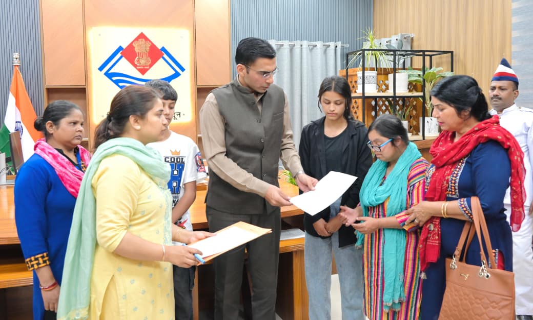 व्यथित असहाय; दिव्यांग, महिला; बुजुर्ग नौनिहालों के हितो के रक्षण हेतु तत्पर जिला प्रशासन