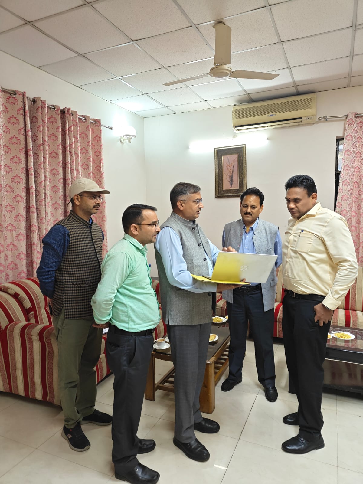 आवास सचिव ने राज्य अतिथि गृह सर्किट हाउस एनेक्सी, देहरादून में नवीनीकरण कार्य का किया स्थलीय निरीक्षण