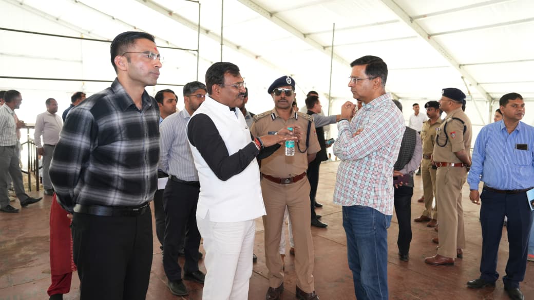 मुख्य सचिव व पुलिस महानिदेशक एवं वरिष्ठ अधिकारियों ने प्रधानमंत्री मोदी के उत्तराखण्ड दौरे की तैयारियों को लेकर किया स्थलीय निरीक्षण