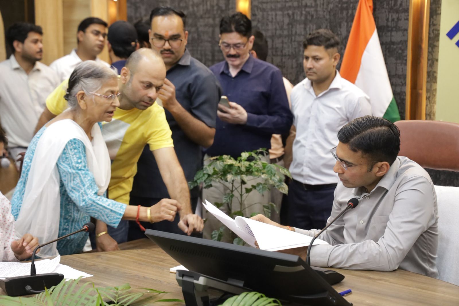 82 वर्षीय दिव्यांग बुजुर्ग नत्थीलाल का पानी का 31657 का बिल डीएम ने करवाया माफ