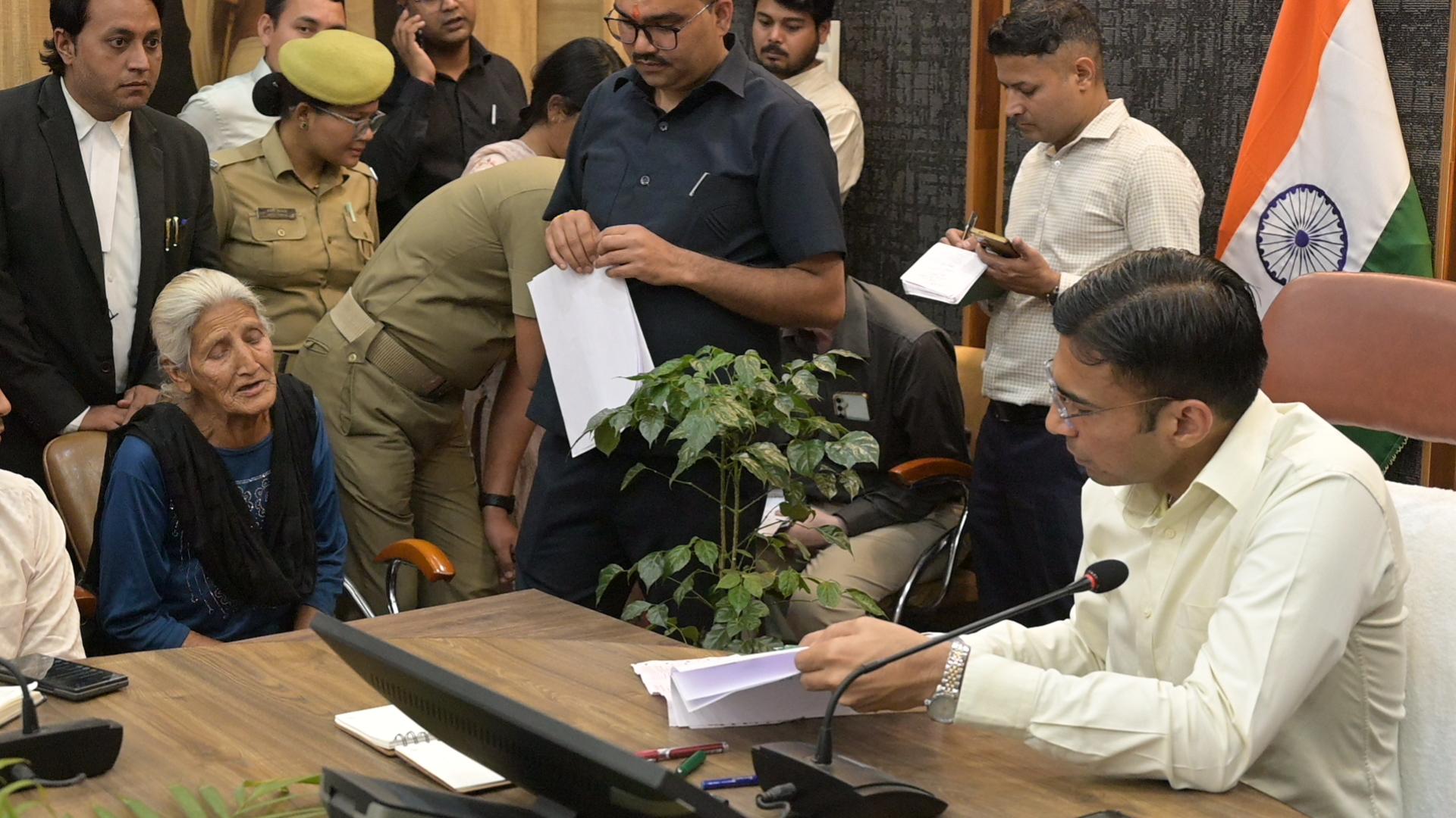 जिला प्रशासन के जनदर्शन में न्याय का भरोसा, हर शिकायत पर तुरंत कार्रवाई