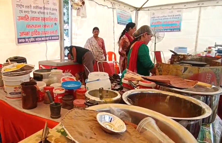 ऋषिकेश यात्रा ट्रांजिट कैंप में पहाड़ी स्वाद का संगम, यात्रियों को मिल रहा खास अनुभव