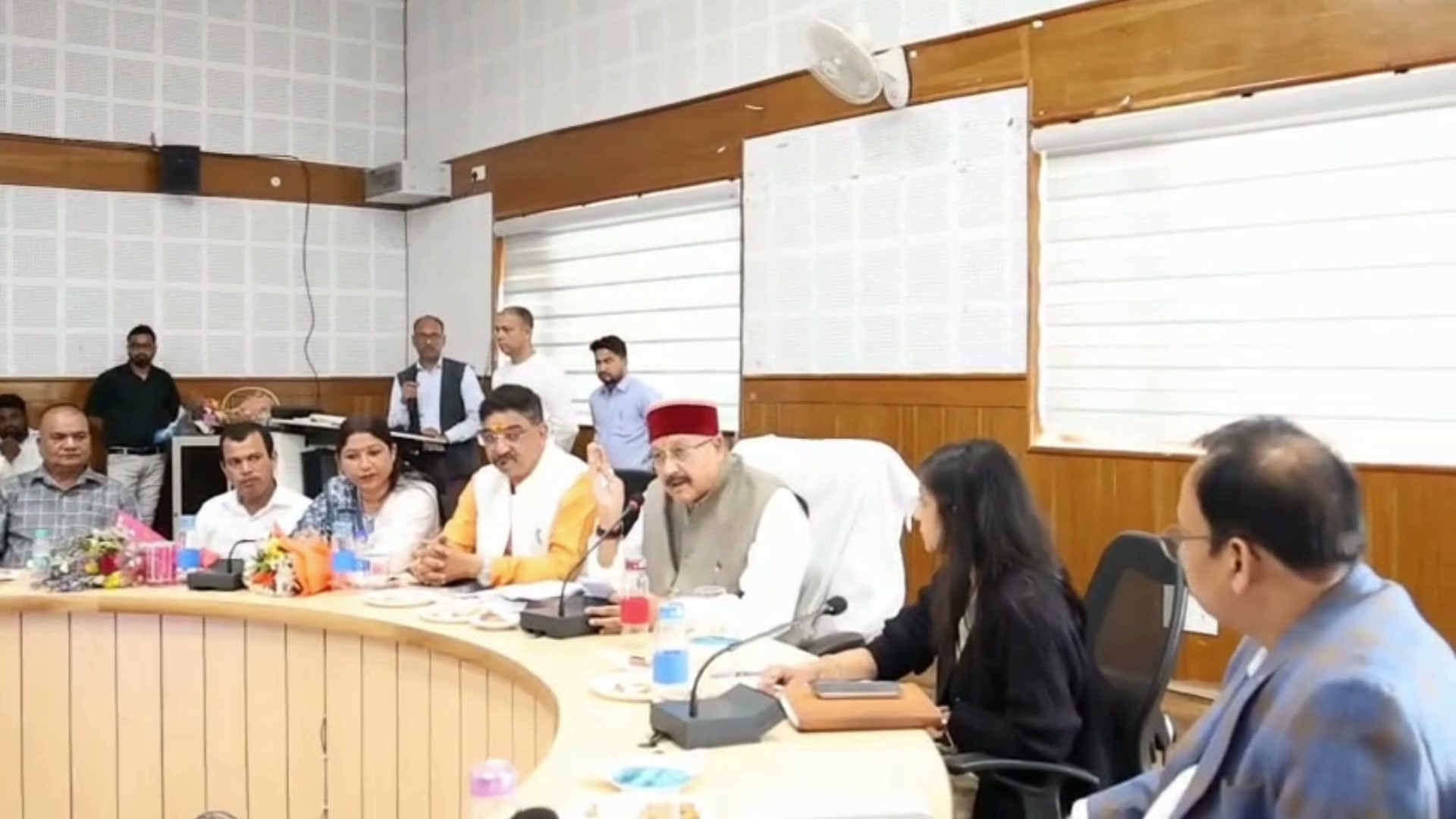 पौड़ी में सतपाल महाराज ने विकास योजनाओं की समीक्षा की