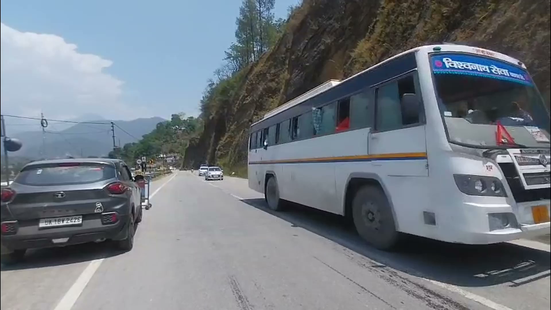 चारधाम यात्रा मार्गों पर वाहनों का लगातार बढ़ रहा दबाव