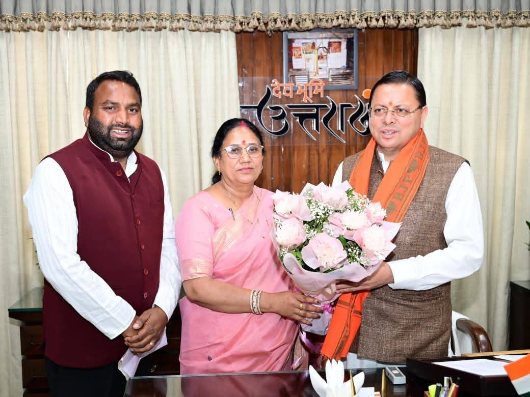 पूर्व मुख्यमंत्री डॉ.रमेश पोखरियाल निशंक, सांसद नरेश बंसल, कैबिनेट मंत्री गणेश जोशी, विधायक आशा नौटियाल ने मुख्यमंत्री धामी से की मुलाक़ात