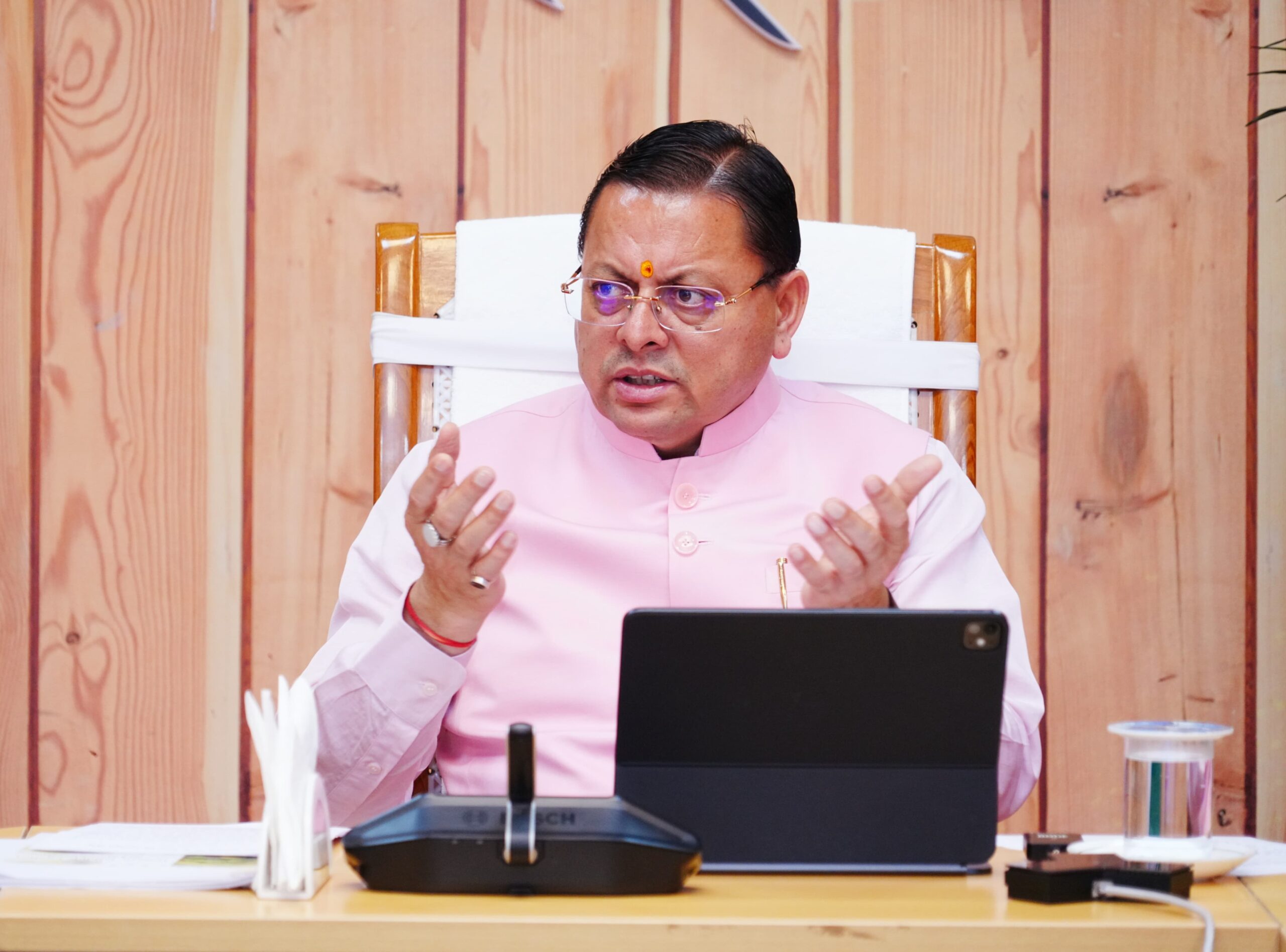 मुख्यमंत्री ने सरकारी भूमि से अतिक्रमण हटाने के अभियान में तेजी लाने के दिए निर्देश