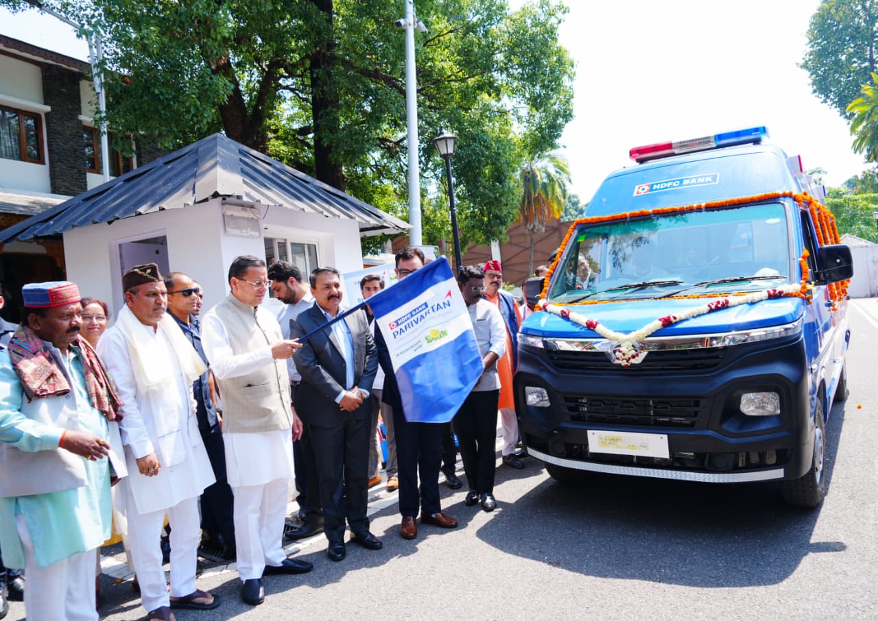 मुख्यमंत्री ने एचडीएफसी बैंक द्वारा प्रदत्त 4 अत्याधुनिक एम्बुलेंस का किया फ्लैग ऑफ
