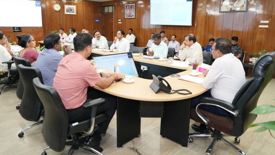मुख्य सचिव की अध्यक्षता में राज्य सड़क सुरक्षा कोष प्रबंध समिति की द्वितीय बैठक संपन्न