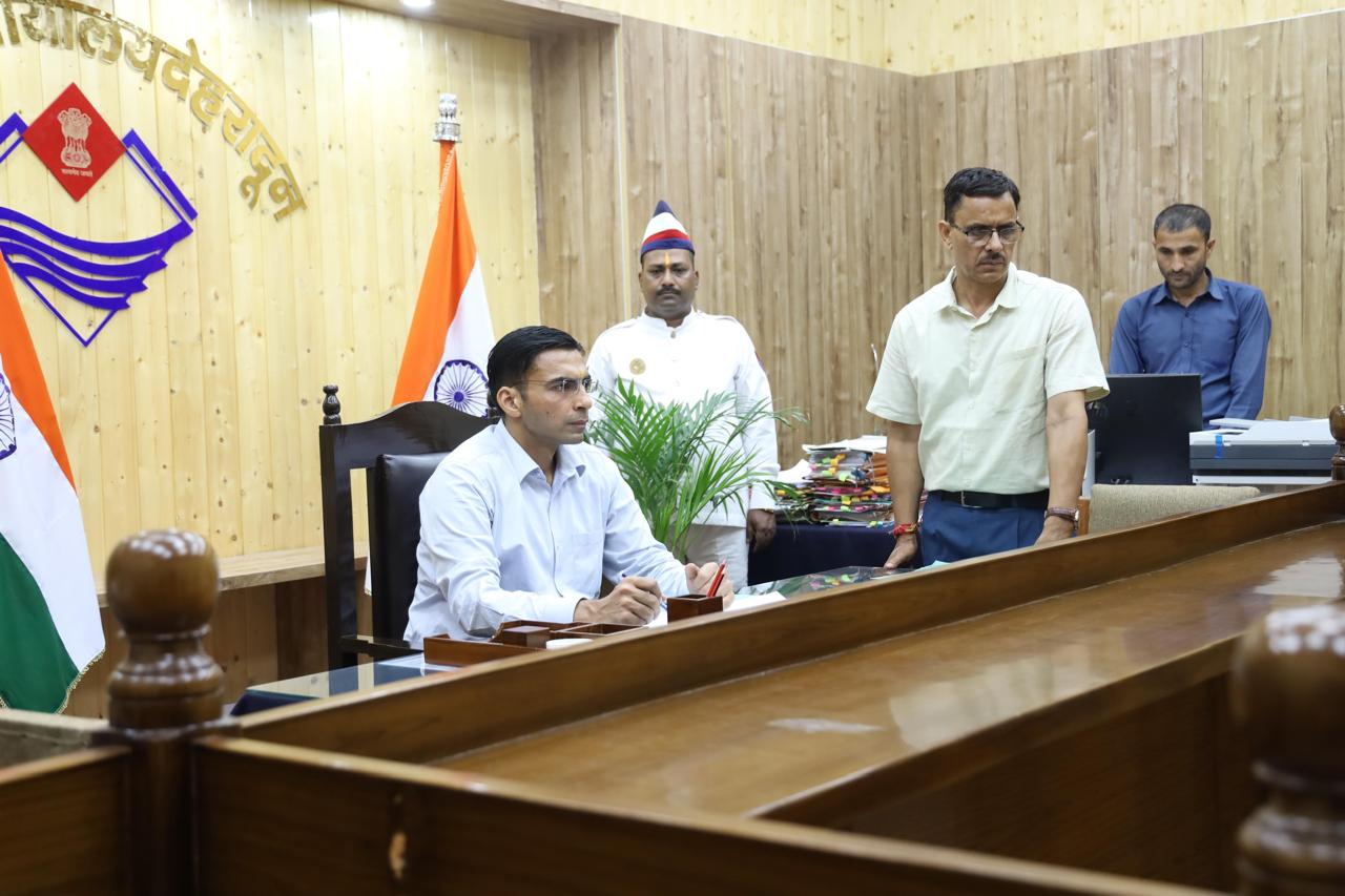 एटीएस कॉलोनी में आतंक का पर्याय बने बिल्डर को गुंडा एक्ट में  बुक कर किया जिला बदर