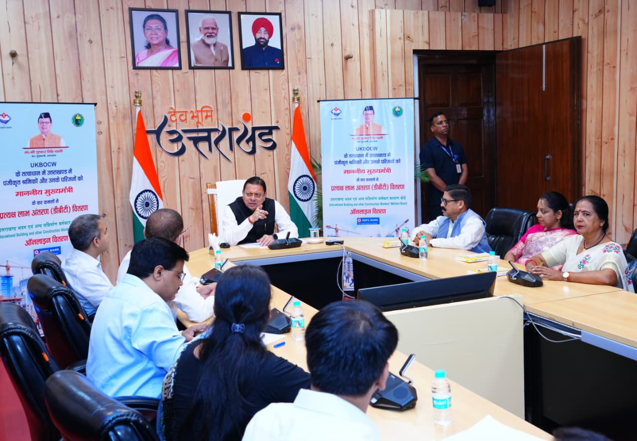 मुख्यमंत्री धामी ने 4,400 श्रमिकों को वितरित किए 11 करोड़ रुपये