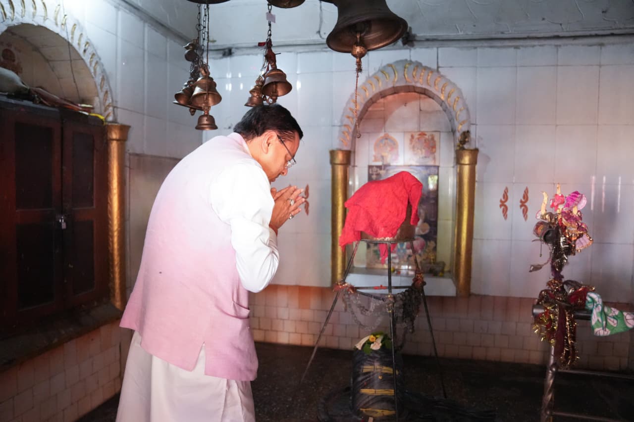 मुख्यमंत्री ने भगवान भोलेनाथ एवं महाबली हनुमान जी की प्रतिमाओं का किया अनावरण