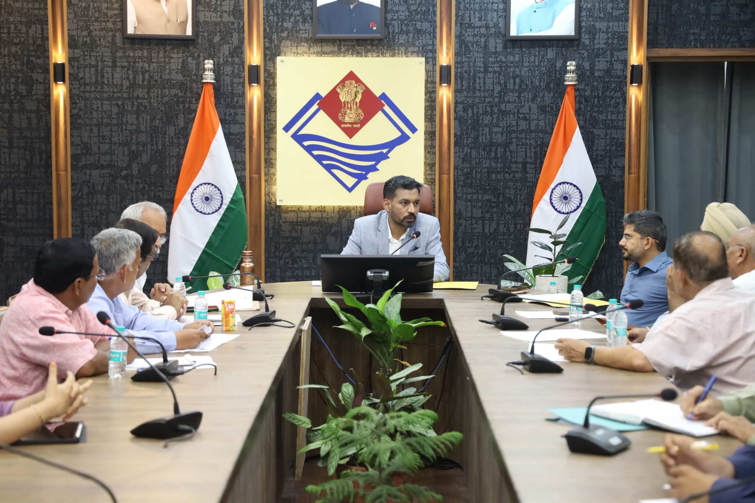 हर पात्र मतदाता का नाम सूची में सुनिश्चित करने के लिए जिला प्रशासन पूरी तरह सक्रियः डॉ0 आशीष चौहान