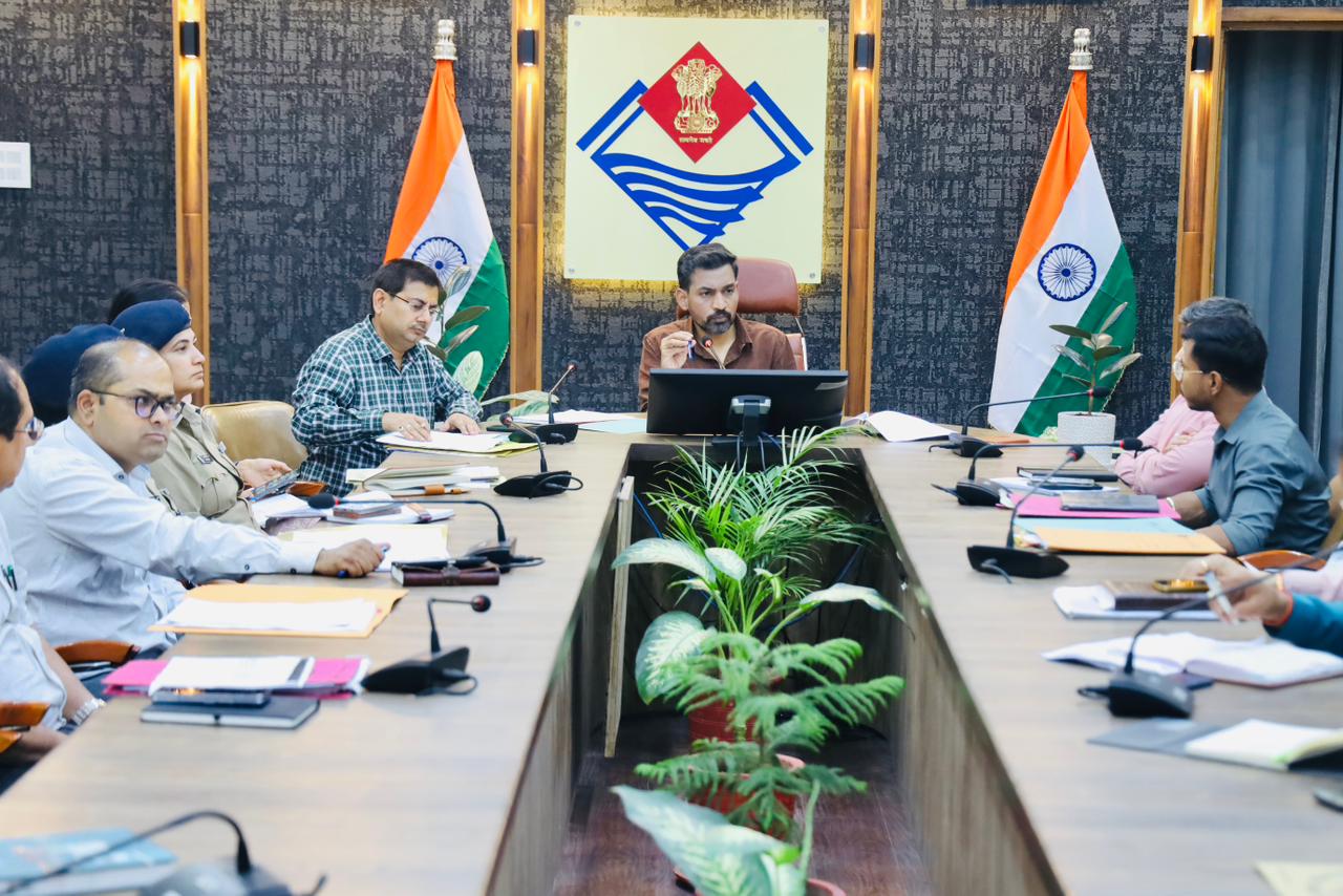चारधाम यात्रा व्यवस्थाओं को लेकर डीएम का सख्त निर्देश