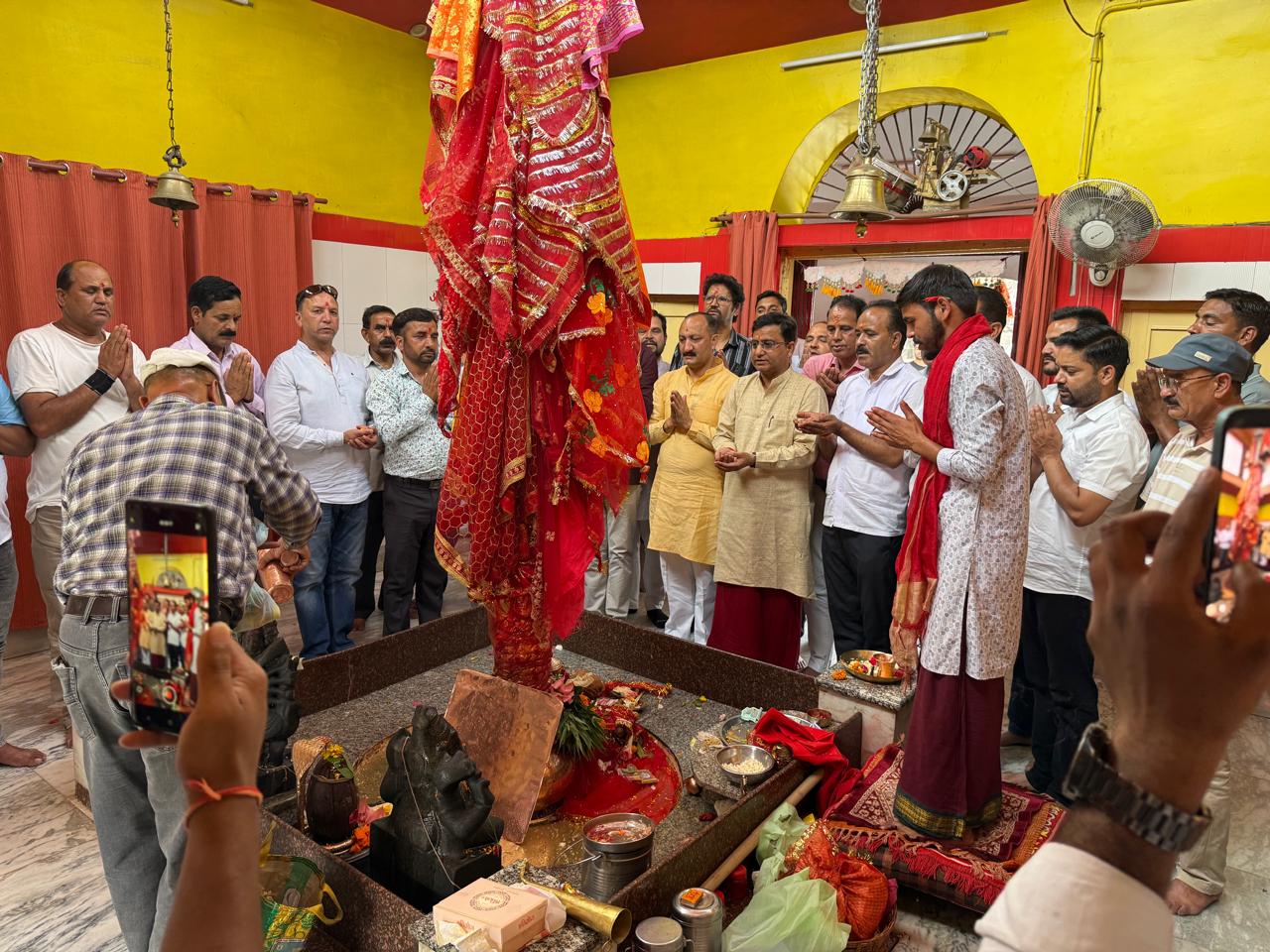 उत्तरकाशी में मुख्यमंत्री के मुख्य सेवक के रूप में पाँच वर्ष पूर्ण होने के अवसर पर श्री काशी विश्वनाथ मंदिर में विशेष पूजा-अर्चना