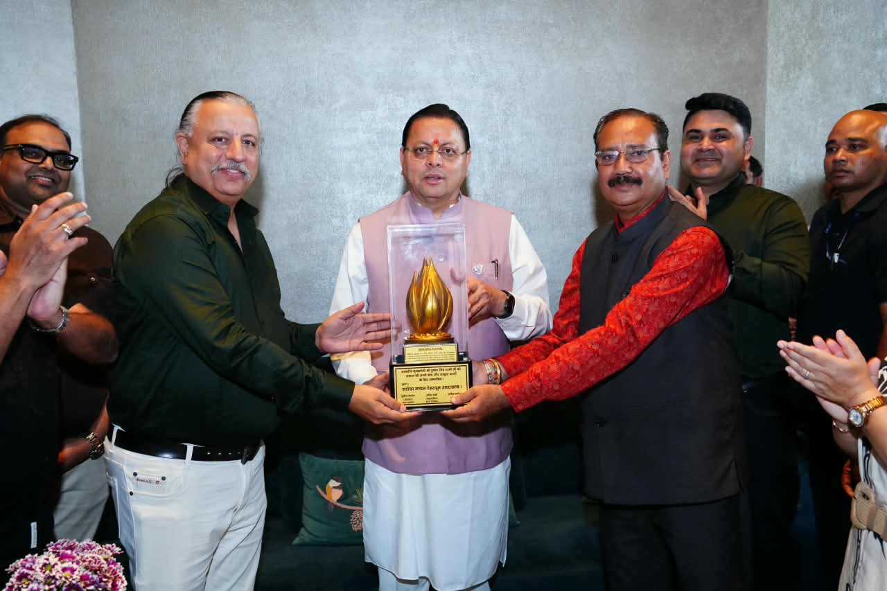 मुख्यमंत्री धामी ने देहरादून में सर्राफ मंडल की भव्य एग्जीबिशन का किया अवलोकन