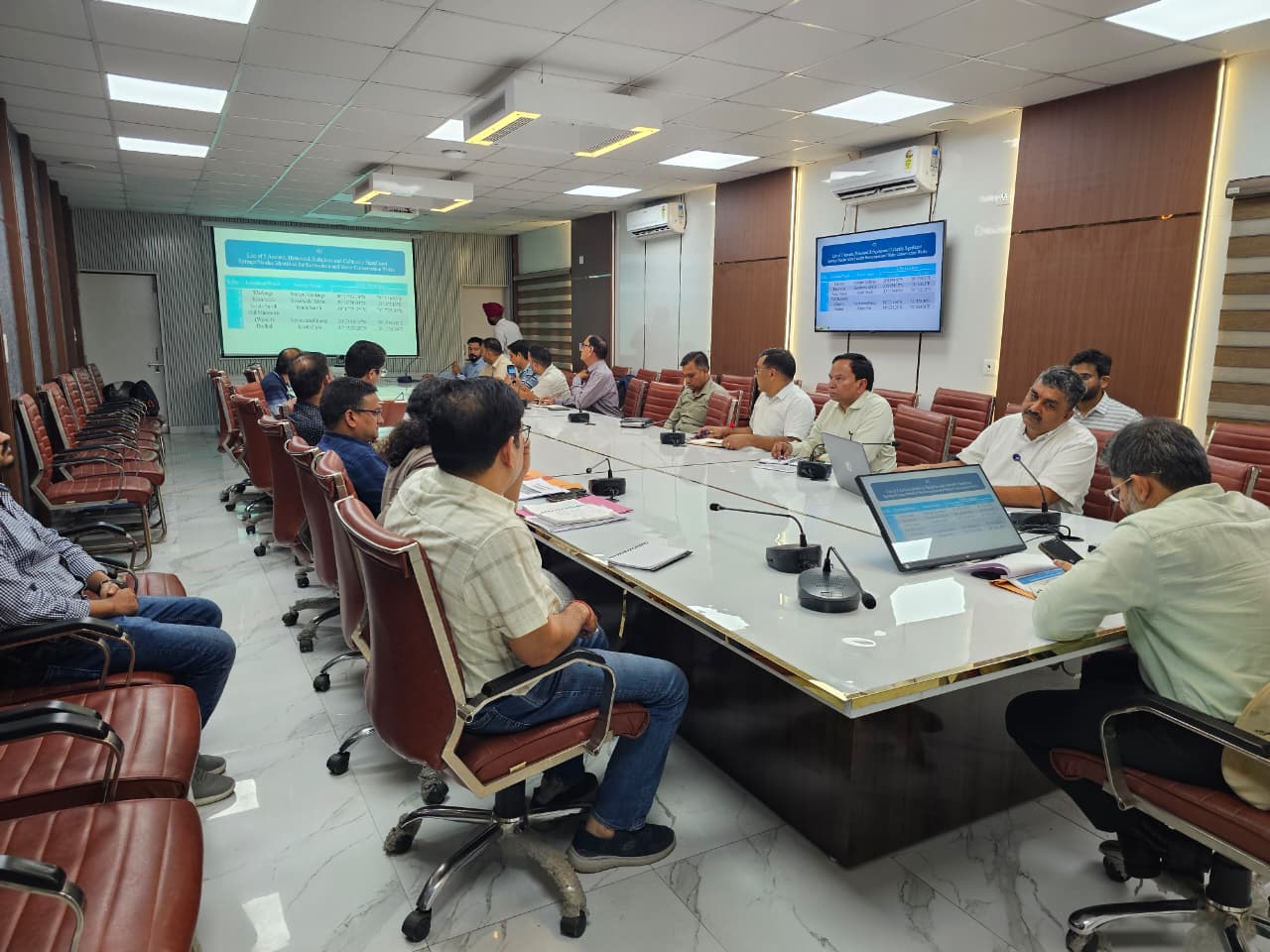 नौले-धारों और नदियों के पुनर्जीवन को लेकर डीएम ने दिए प्रभावी कार्ययोजना के निर्देश