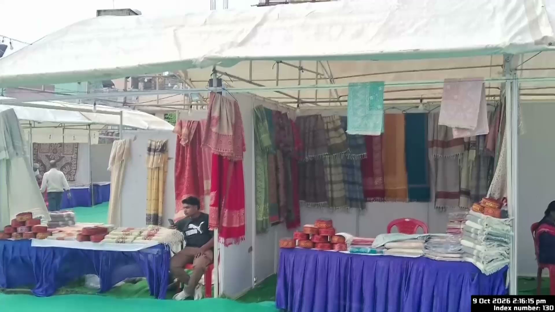 रुड़की के नेहरू स्टेडियम में गांधी शिल्प बाजार का किया जा रहा आयोजन