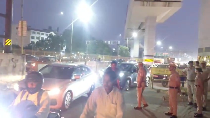 दिल्ली में शनिवार 10 अक्टूबर हो रहे CJP (कॉकरोच जनता पार्टी) के प्रदर्शन को देखते हुए सुरक्षा व्यवस्था की कड़ी